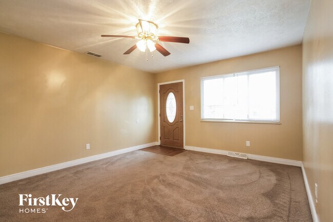 Building Photo - 5610 Hill Rise Dr