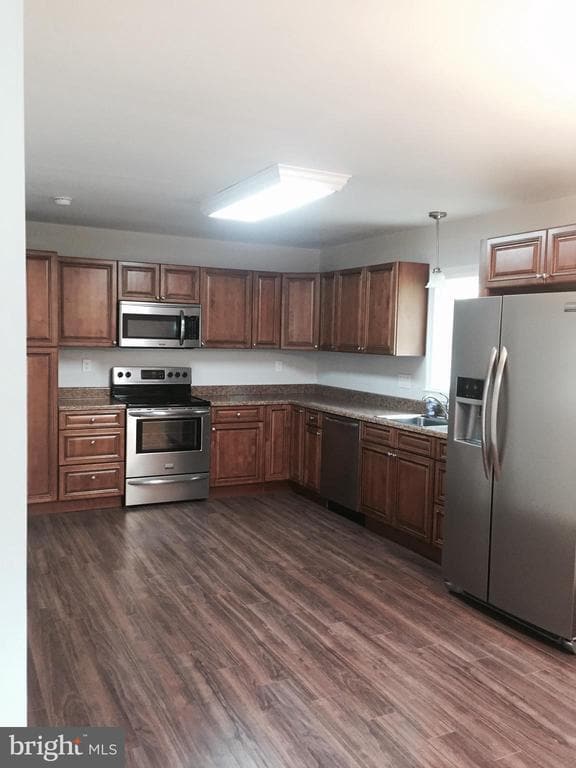 Building Photo - 578 Shorewood Dr