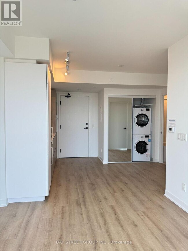 Building Photo - 319 Jarvis St