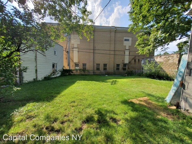 Building Photo - 4 br, 1.5 bath House - 573 6th Ave