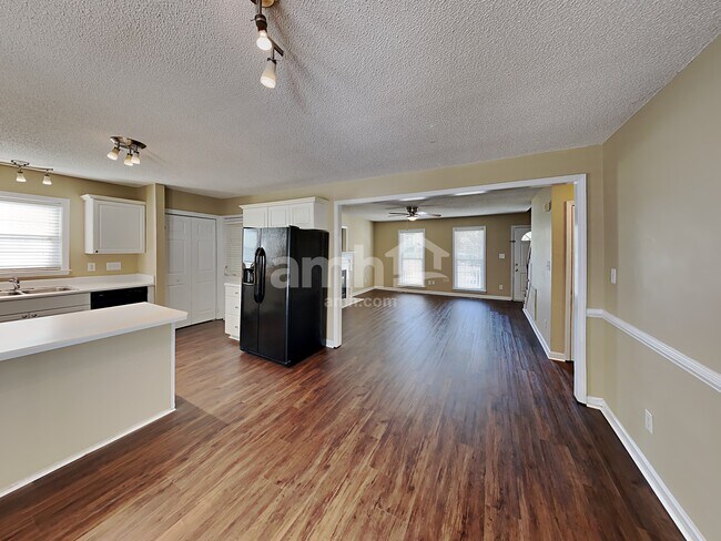 Foto del edificio - 7101 Missionary Ridge Dr