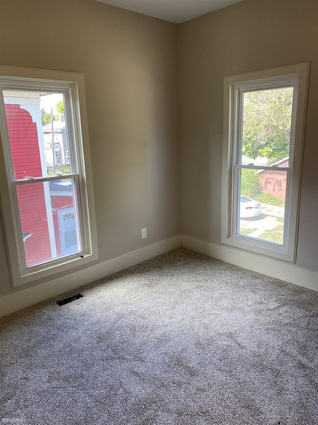 Building Photo - 3 br, 2.5 bath House - 208 West Center Street