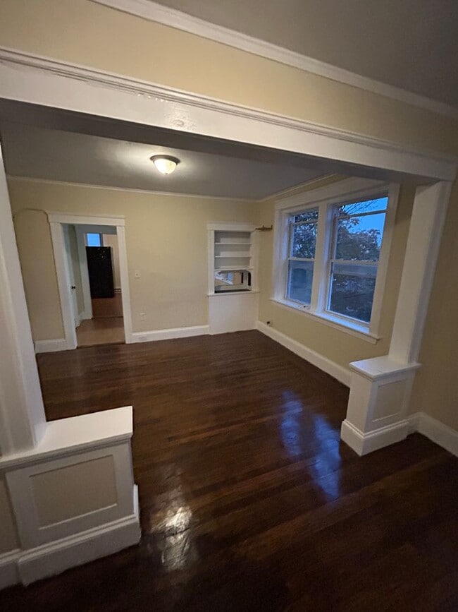 Building Photo - 1041 Main St