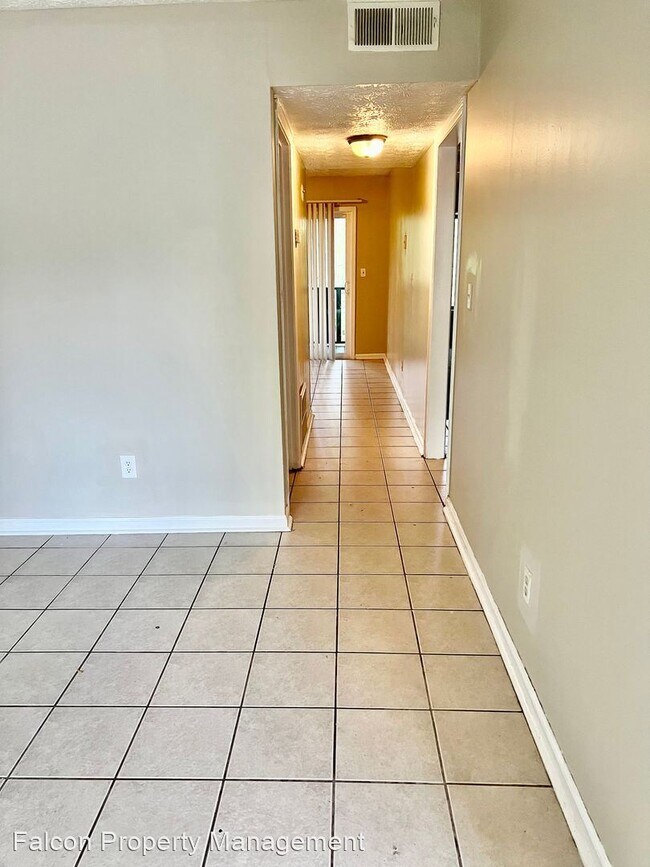 2 br, 1 bath House 158 Summerwood Drive House Rental in Fairburn
