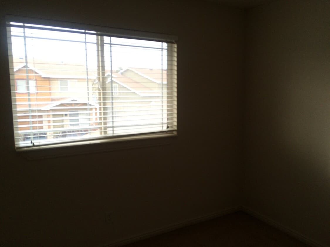 Beautiful 3 bedroom townhome in West Jordan!! - Beautiful 3 bedroom townhome in West Jordan!!