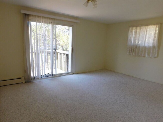 Foto del edificio - 2093 Creek Rd
