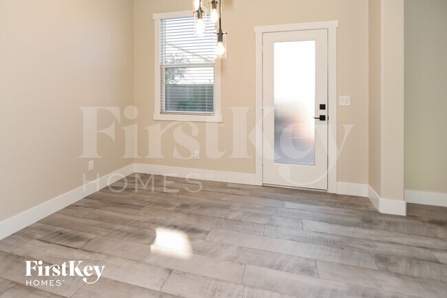 Foto del edificio - 7380 Benlomond Ave