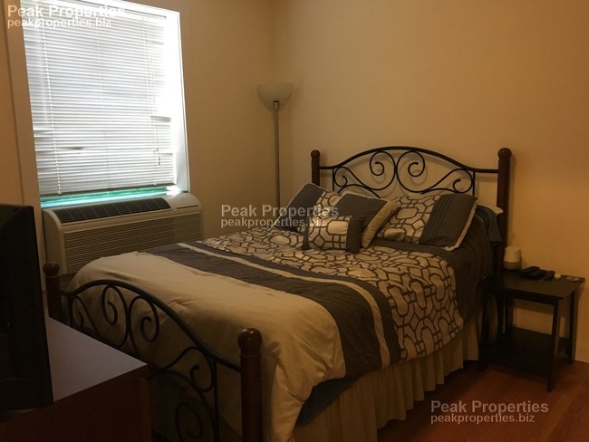 Building Photo - Beautiful 1 Bedroom Apartment in Nobel Square