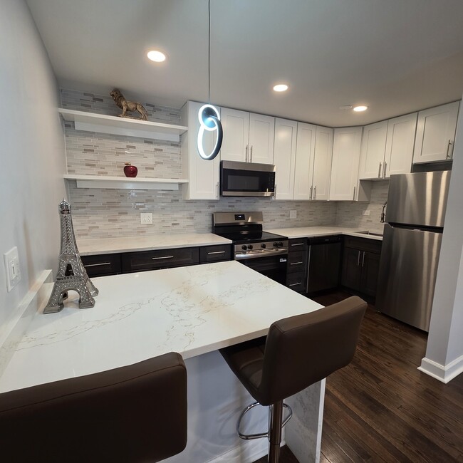 Building Photo - 420 W Aldine Ave