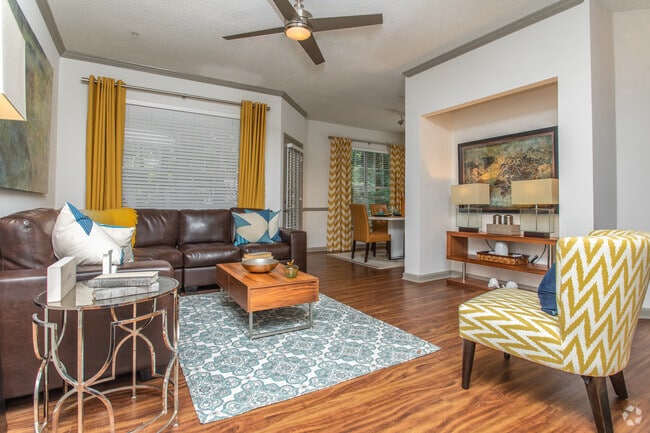 2BR, 2BA - 1091SF - Lex Alpharetta