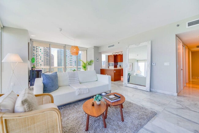 Building Photo - 485 Brickell Ave