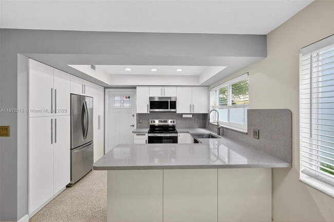 Building Photo - 537 Menendez Ave