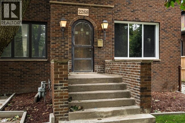 Building Photo - 2268 Victoria Ave