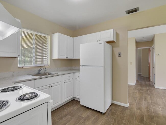 Foto del edificio - 7502 Pacific Ave