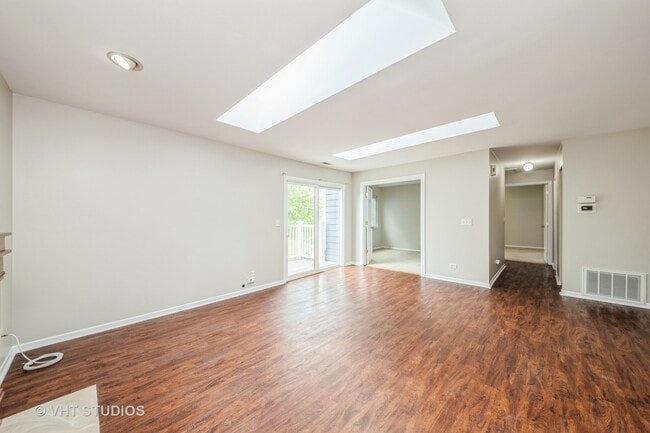 Building Photo - 1014 Westchester Cir