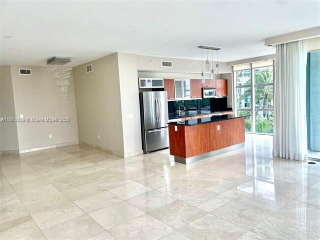 Foto del edificio - 3131 NE 188th St