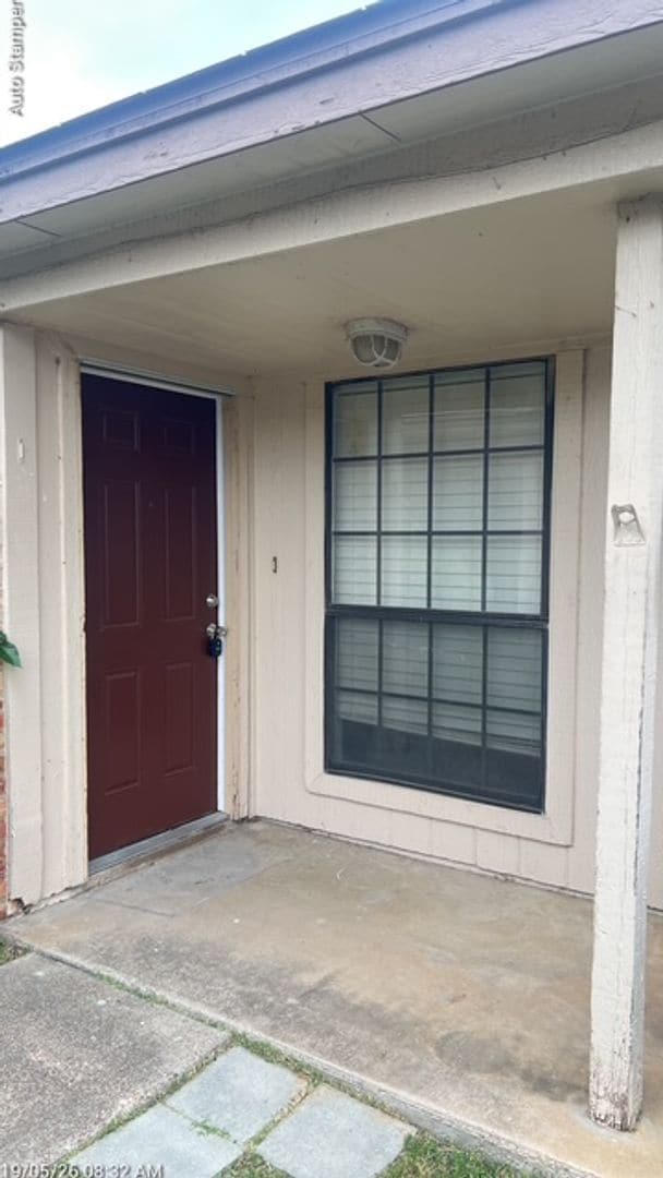 Building Photo - 6804 S Creek Dr