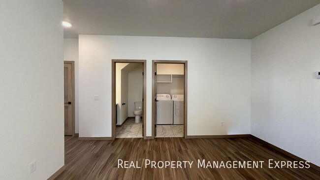 Foto del edificio - Modern 3-Bed, 2.5-Bath Home in West Sioux ...