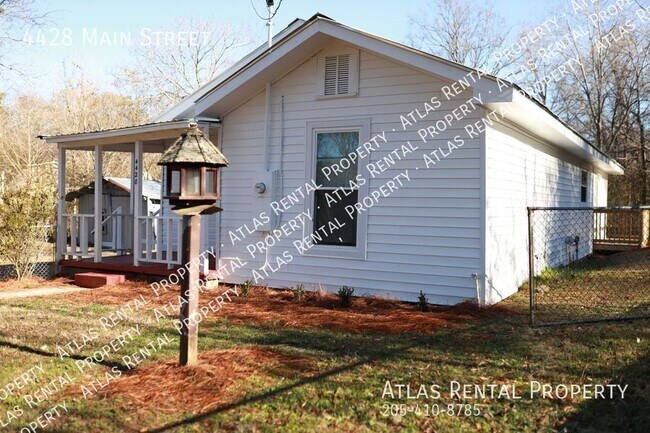 Building Photo - 4428 Main St