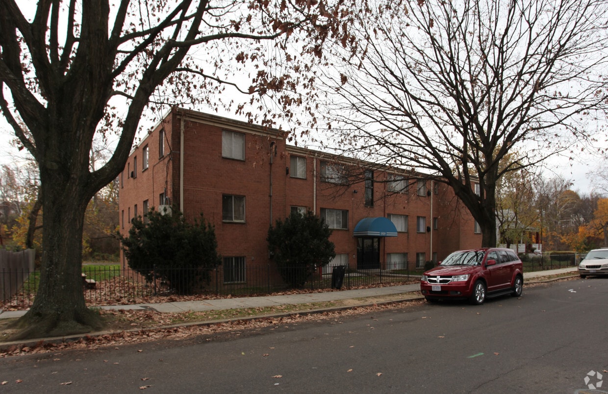 Building Photo - 5909 Clay St NE