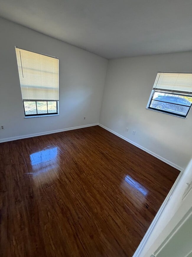 Foto del edificio - CHARMING 3 BEDROOM HOME WITH 1 CAR GARAGE