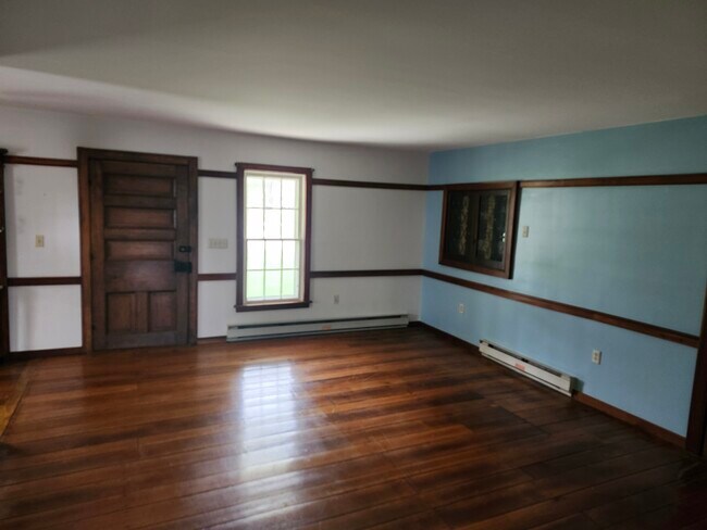 Front room - 1073 Highview Dr