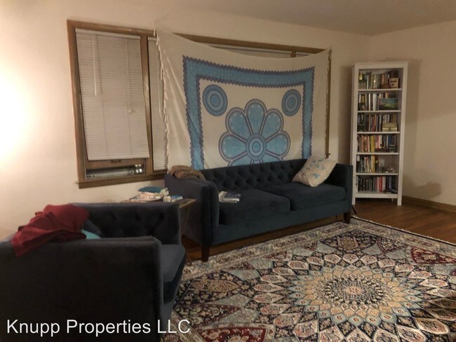 Building Photo - 2 br, 1 bath Apartment - 725 Midvale Blvd