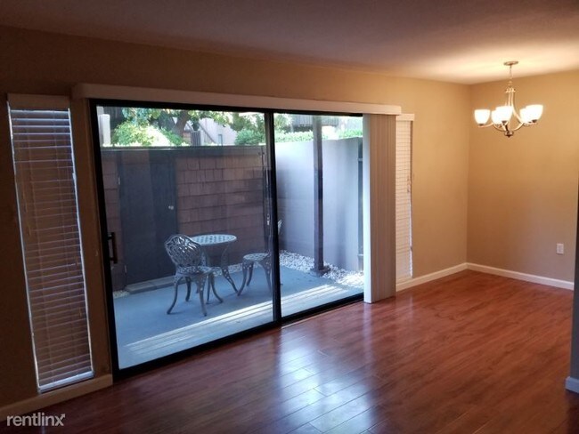 Foto del edificio - 871 Woodside Ln E