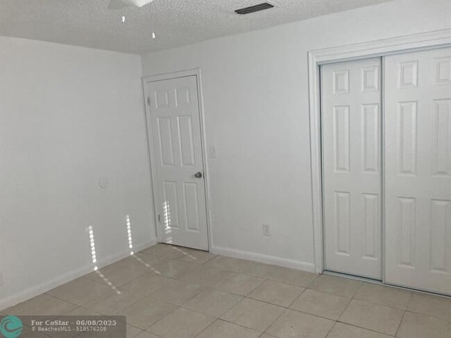 Building Photo - 3600 Riverside Dr