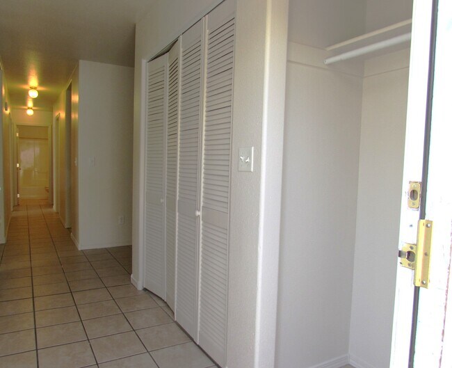 Building Photo - 1125 Belford Ave