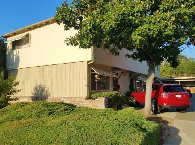 Building Photo - 790 Teresi Ct