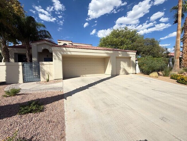 Building Photo - Carry Over Showing: This property has been shown before and will be rented to the first most qual...