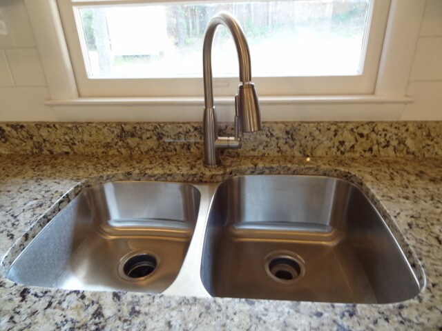 Building Photo - Renovated Kitchen, 3 BR / 3 BH home in Terry Sanford Area!