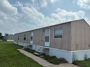 Building Photo - 733 W Bever Dr