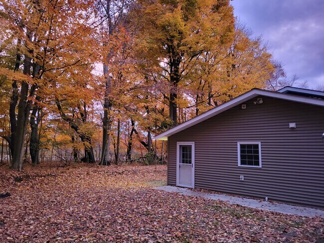 Foto del edificio - 7855 Little Creek Rd