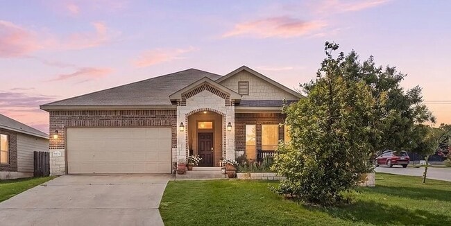 Building Photo - 5804 Blackstone Dr