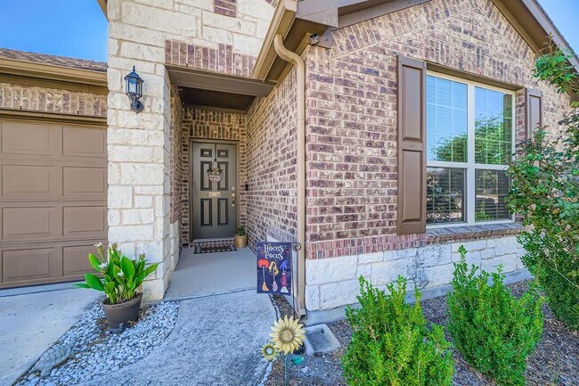 Foto del edificio - 3313 De Torres Cir