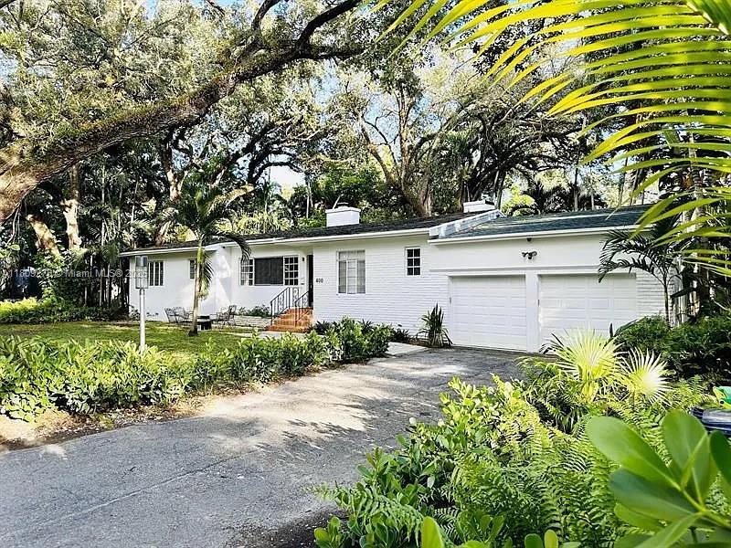 Foto principal - 400 NE 86th St