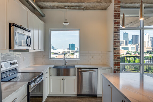 Building Photo - 1001 Belleview St