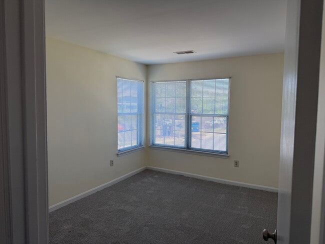 Building Photo - 8610 Beekman Pl