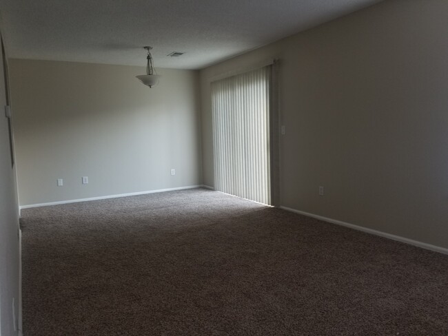 Great Room - 12527 Elm St