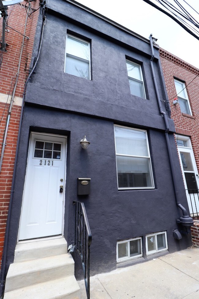 Building Photo - Modern 2 Bedroom Home in Point Breeze!