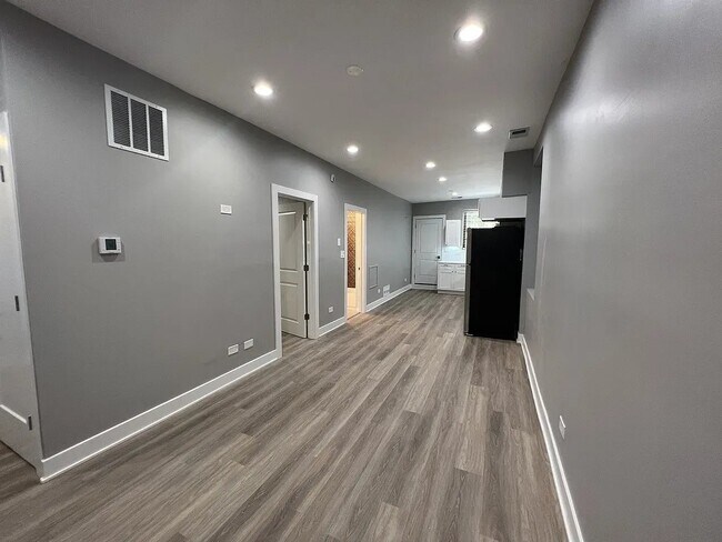 Foto del edificio - 1227 W Ohio St