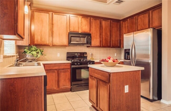 Foto del edificio - 11012 Los Comancheros Rd