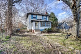 Building Photo - 513 Troy Dr