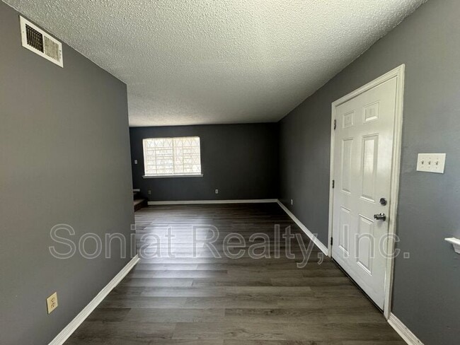 Building Photo - 1128 Dimarco Dr