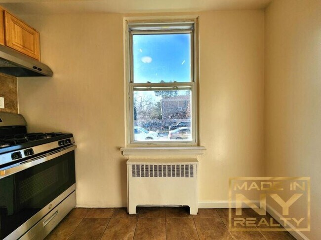 Foto del edificio - 2 bedroom in BAYSIDE NY 11361