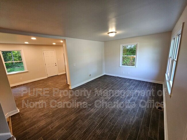 Building Photo - 3121 Revolution Pk Dr