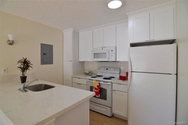 Building Photo - Available Now- 1bd/1ba unit with 1 parking...