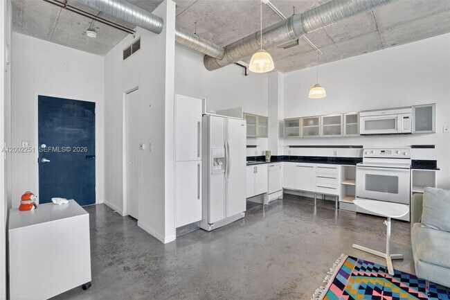 Foto del edificio - 10 SW South River Dr